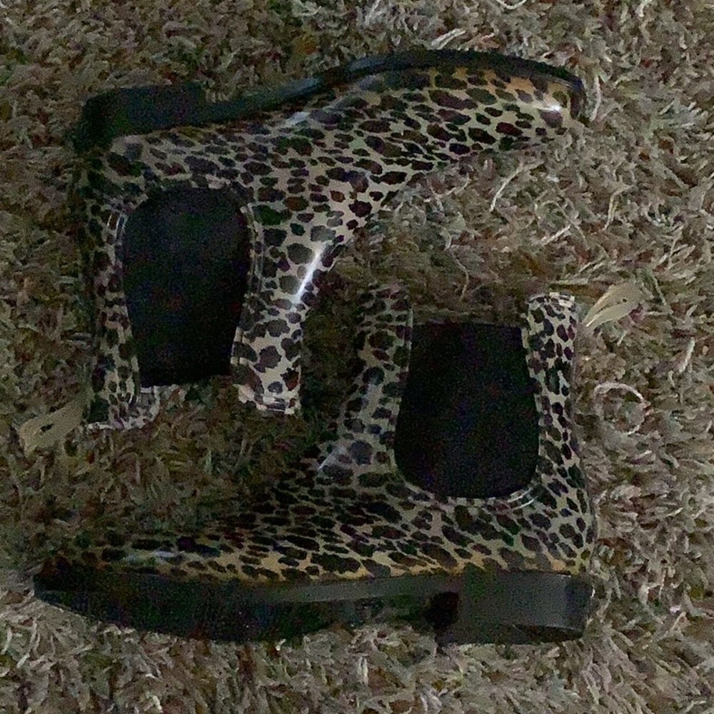 Seven 7 rain boots. Like new